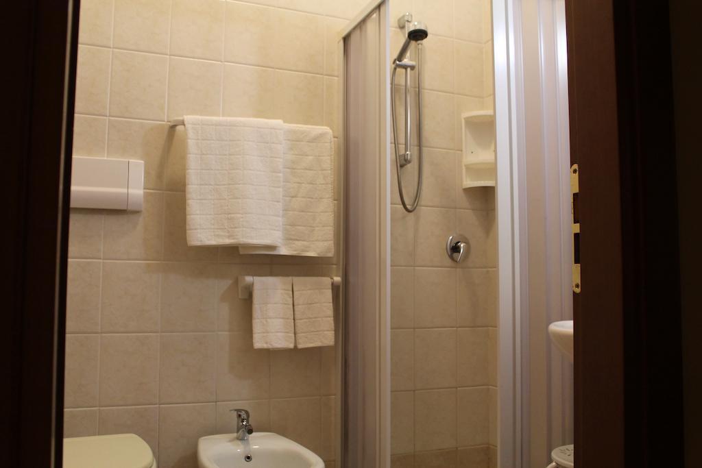 Camere Helios San Giovanni Rotondo Rom bilde