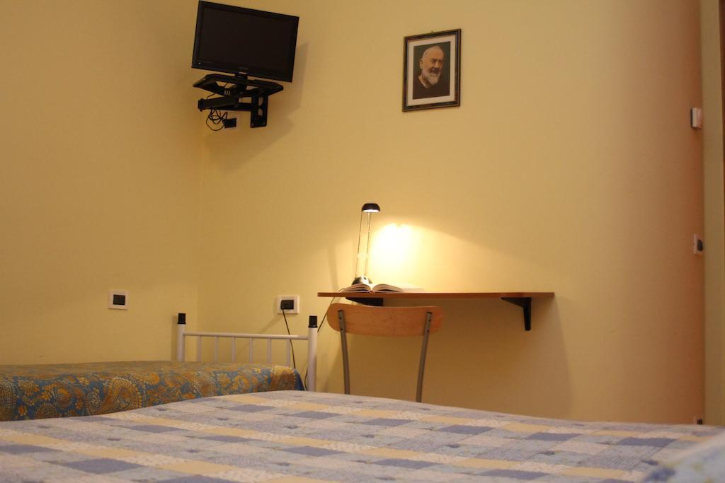 Camere Helios San Giovanni Rotondo Rom bilde